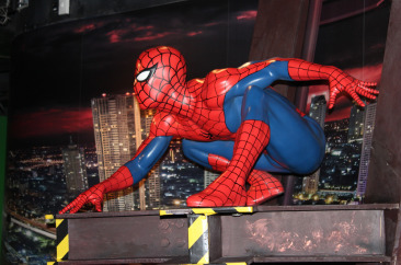 Фигуры из стеклопла­стика - фото